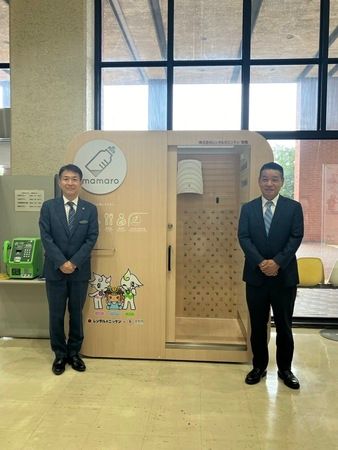 レンタルのニッケンが、栃木県足利市へ熱中症対策用冷凍庫とベビーケアルームを寄贈