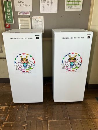 レンタルのニッケンが、栃木県足利市へ熱中症対策用冷凍庫とベビーケアルームを寄贈