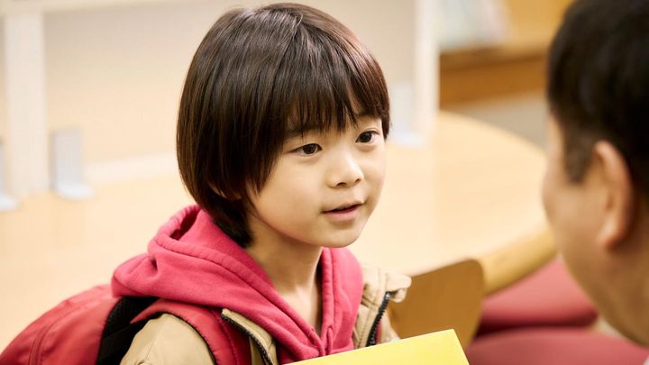 夜ドラ「税金で買った本」第14回より ©️NHK