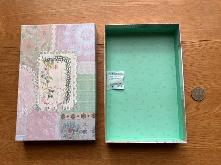 セリア：文具小物収納BOX フタつき フレンチロマンチック