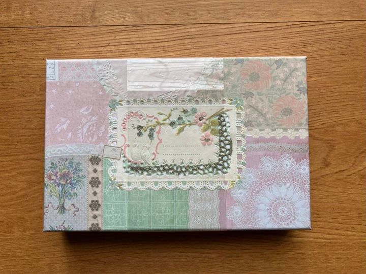 セリア：文具小物収納BOX フタつき フレンチロマンチック