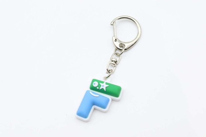 F MINIキーホルダーの表側を斜め上から撮影