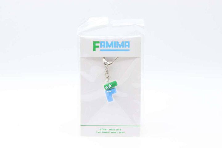 F MINIキーホルダーが透明なパッケージに入っている