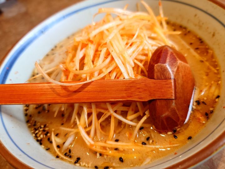家族みんなが大満足！地元で長年愛される濃厚ネギ味噌と絶品ニラレバ