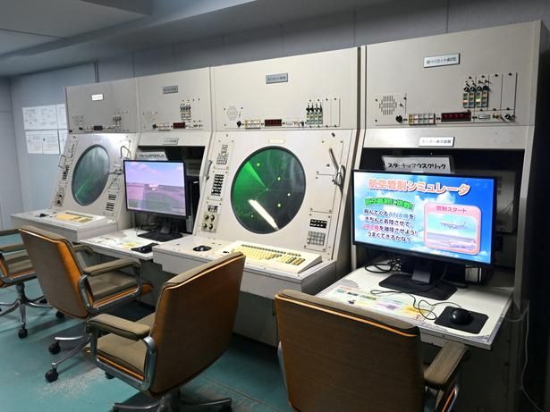 簡易な航空管制体験ができるシミュレーター。マウスを使って指示を出