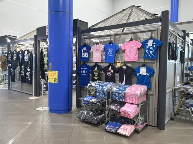 売店・喫茶コーナー「クルーズ」では特に航空グッズが充実している