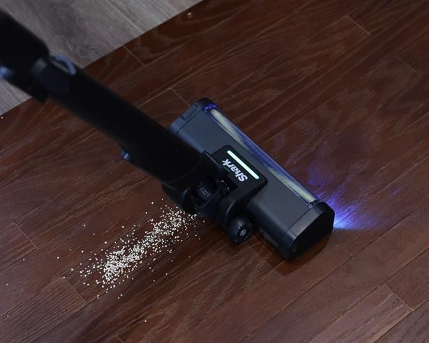 前後左右どの方向からの掃除でもしっかりとゴミを取り除く、“360度クリーニング”が便利！ストレスなく掃除できる
