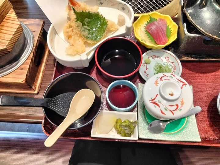 お出汁をかけて二度美味しい！ 三世代で楽しめる豪華な和風セット