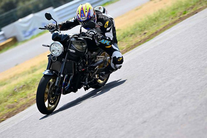 KAWASAKI Z900RS build by AELLA