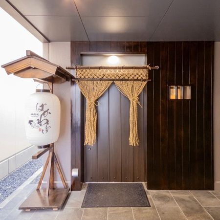 【岡山県岡山市】愚痴の持ち込み禁止！県産食材を生かした料理を提供する「炉端焼き ばかわらい」OPEN