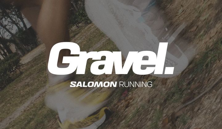 Gravel Runningとは、アスファルトの舗装路＝ロードと、本格的な山道＝トレイルをシームレスにつなぎ、時間やゴールなどに縛られることなく自由に走る、SALOMONが新たに提案するランニングスタイル。