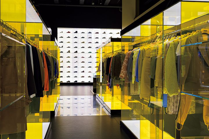 Onitsuka Tiger Shinjukuの店内