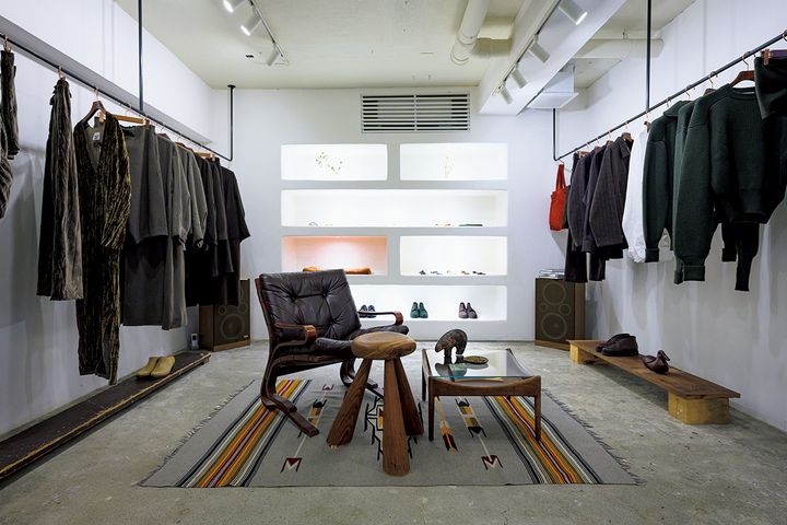 MAIDENS SHOP JIMBOCHOの店内