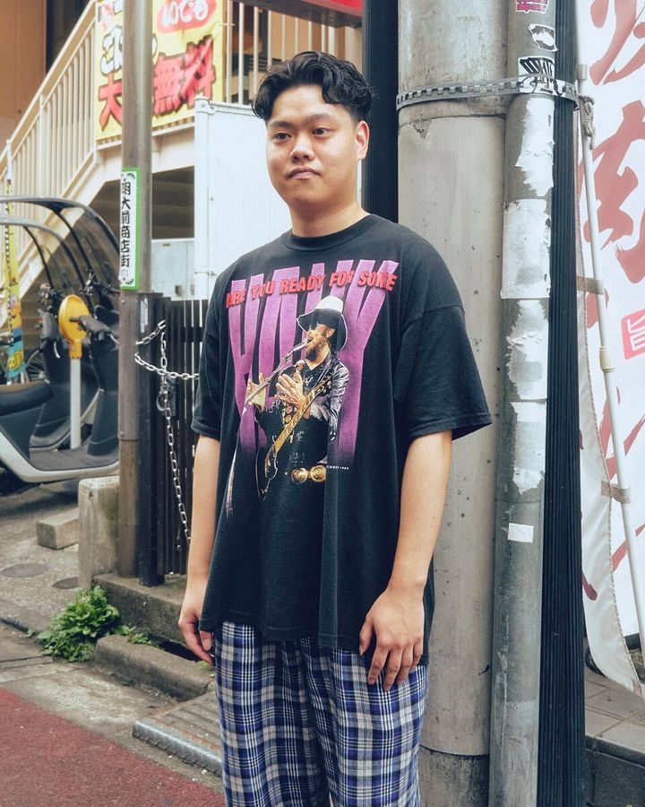 【20代スナップ＠明大前】Tシャツ×チェックパンツ＝ラフ、という方程式