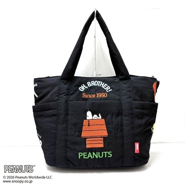 スヌーピーやウッドストック、PEANUTSロゴの刺しゅう入り