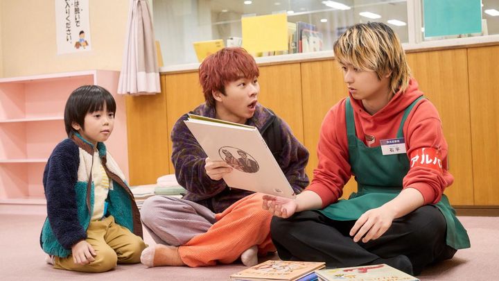夜ドラ「税金で買った本」第15回より ©️NHK