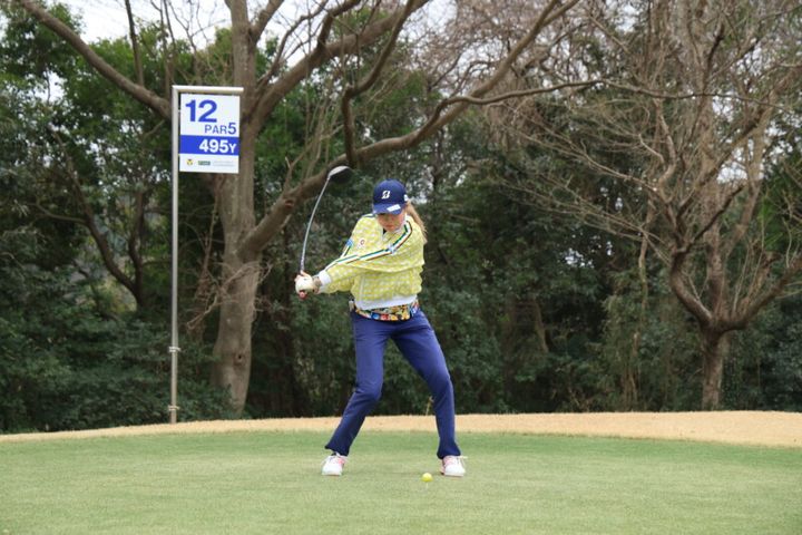 ツアー優勝プロはなぜ飛ばせる？注目の女子プロ3選手のスイングを解説