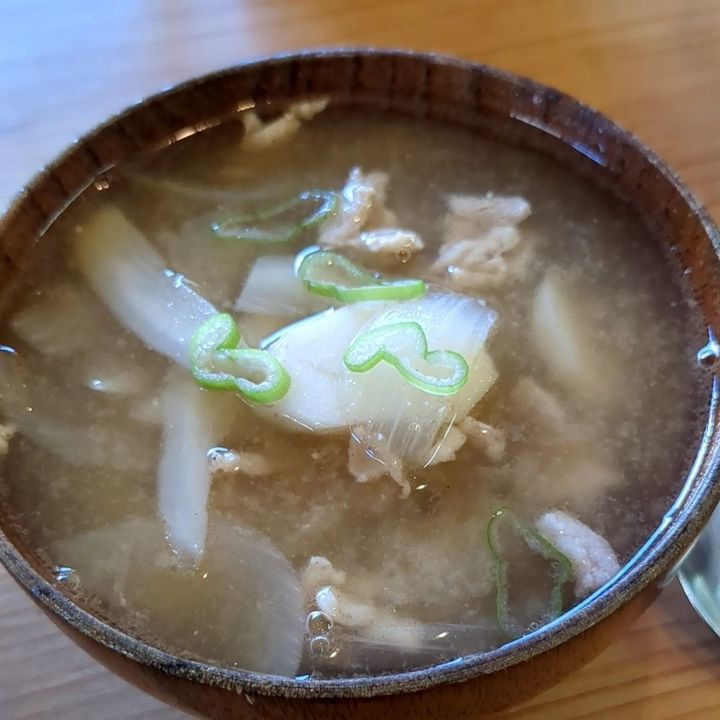 ひと振りでみそ汁がよりおいしく！粉末万能だし