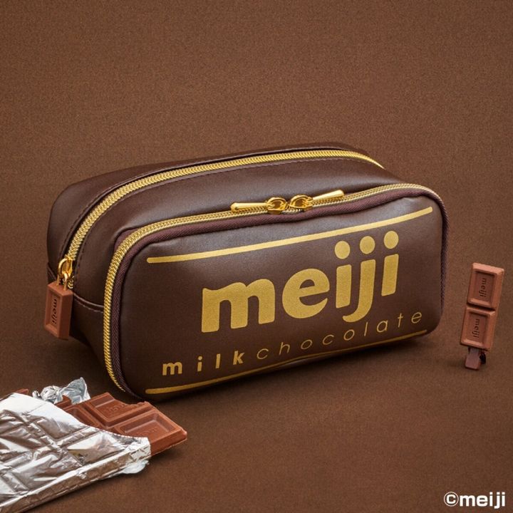 明治ミルクチョコレート柄の茶色い2層ポーチと板チョコ型クリップ