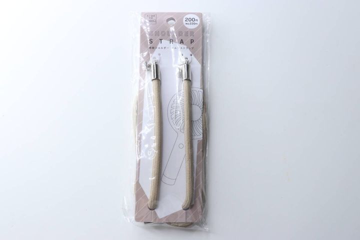 キャンドゥの細紐ショルダーマルチストラップのパッケージ