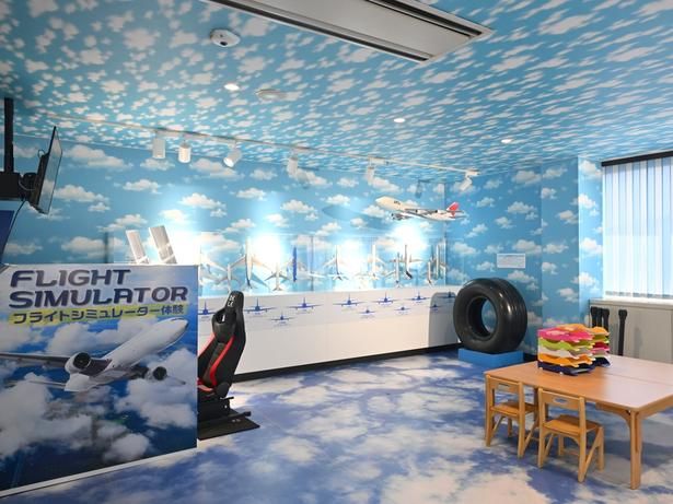 飛行機のモデルプレーンやボーイング767-300の主脚用タイヤも展示する