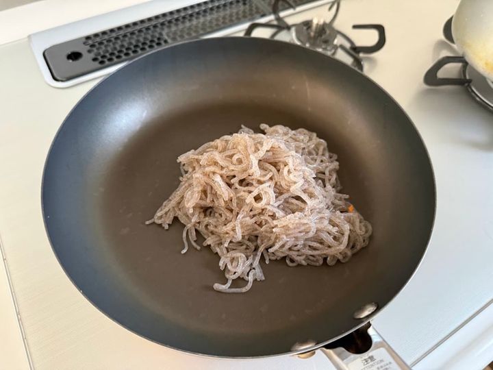 糸こんにゃくを乾煎り