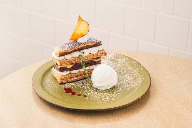 麻布台ヒルズギャラリーカフェ「ほうじ茶とさつまいもブリュレの和ミルフィーユ」