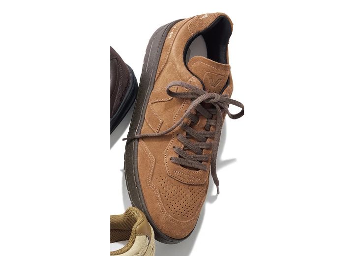 「V-90 SUEDE」￥31900／セイヤナカムラツーポイントツーフォー（ヴェジャ）