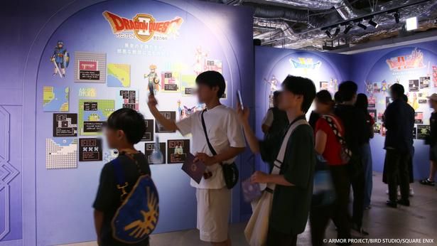 東京会場の様子。歴代ナンバリング作品を振り返る「ドラゴンクエスト メモリアルウォール」