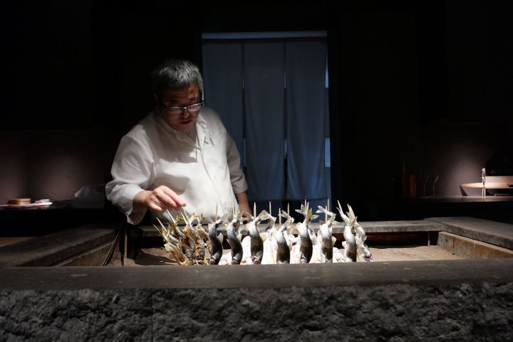那須別邸 回の山里懐石。料理長が焼き上げる鮎