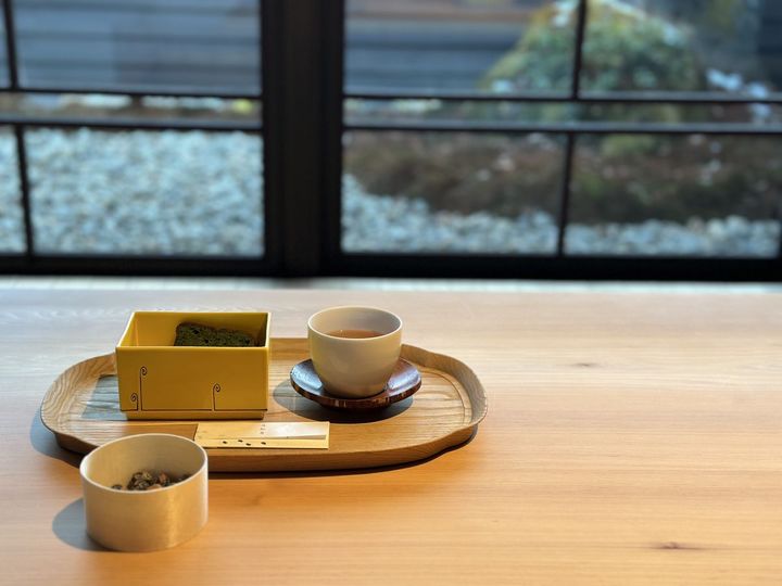 那須別邸 回の客室のお茶と豆菓子