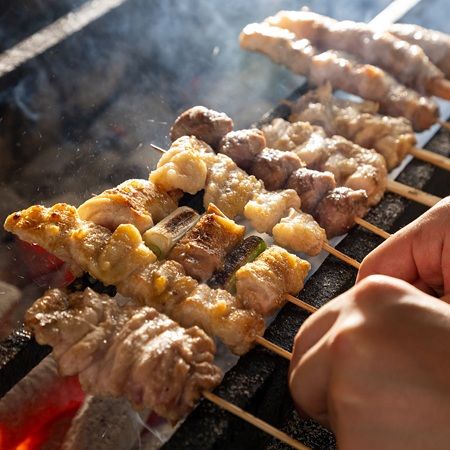 地元で人気の隠れ家焼き鳥店「ちんぷんかんぷん博多店」移転して装い新たにオープン