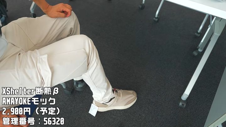 手を使わずにスポッと履ける！画期的なかかと形状
