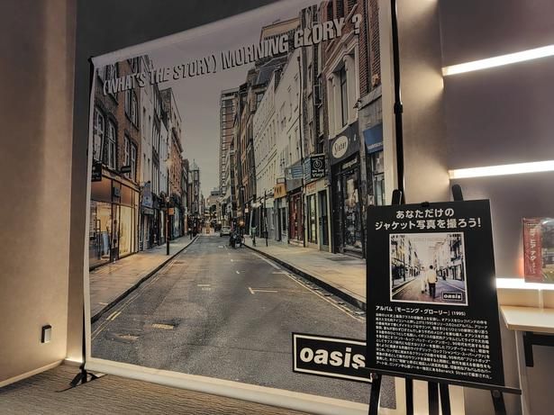 【写真を見る】１０９シネマズプレミアム新宿で展開中！「モーニング・グローリー」の世界に入り込める大型フォトスポット