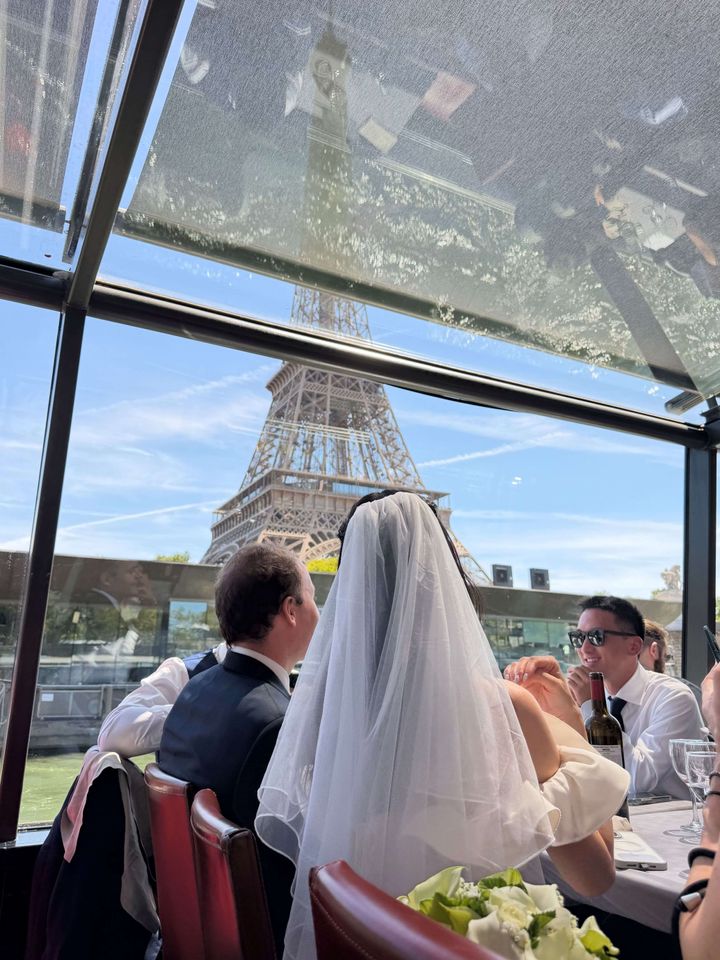 フランス 結婚式 エッフェル塔の前
