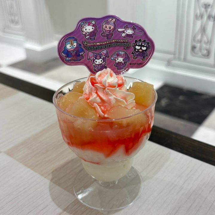 LABUBUとPUROMONSTERのカッコカワイイ！杏仁ピーチパフェ