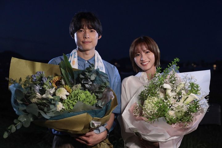 ドラマ『告白－25年目の秘密－』（左から）松村北斗、岡崎紗絵 （C）日本テレビ width=