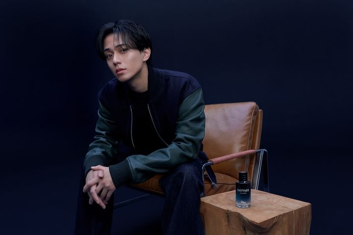 永瀬廉、ディオールの新ビジュアルで“大人の色気” 「ソヴァージュ」が自信を与える存在に