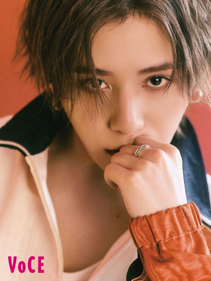 【VOCE11月号の舞台裏】 大人気連載「山田涼介BEAUTY DIARIES」鮮やかで妖艶なネオンがにじむ“アジアの夜”にインスパイア。甘くもスリリングな美しさを披露