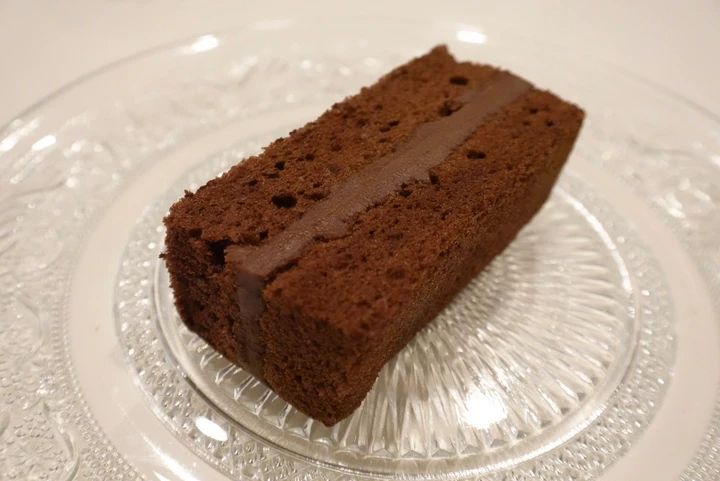 チョコアルハンブラをお皿に乗せた様子