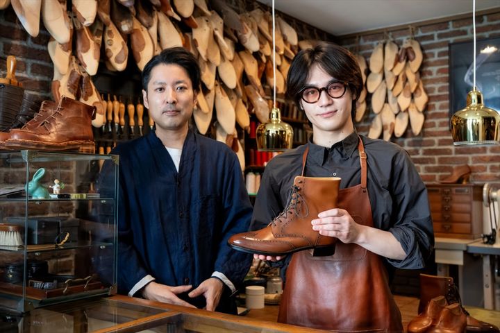 ドラマ『はだかんぼうたち』より靴職人・三澤則行に弟子入りした松田元太 （C）テレビ朝日 width=