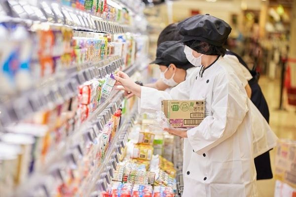 【大阪府大阪市】「はたらくフリースクール」不登校の子どもたちが開発したお菓子が日本茶カフェで販売