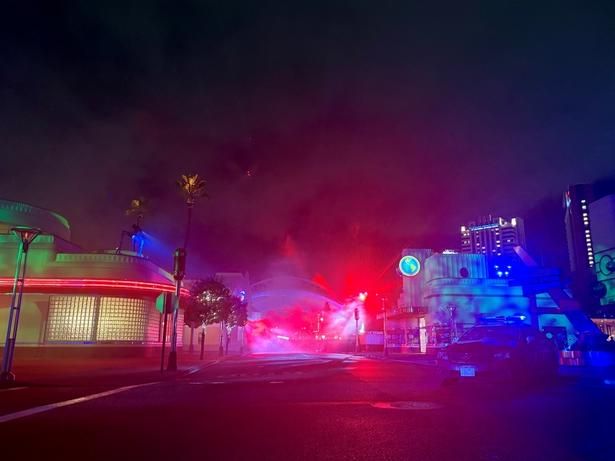 にぎやかな夜のパークが突如不穏な雰囲気に