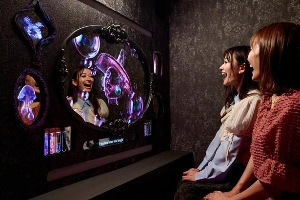 「KATE PRESENTS『18番地の魔女 ～感情と戯れる魔女の館～』」のイメージ。メイクに興味がある人は誰でも楽しめる 画像提供：ユニバーサル・スタジオ・ジャパン