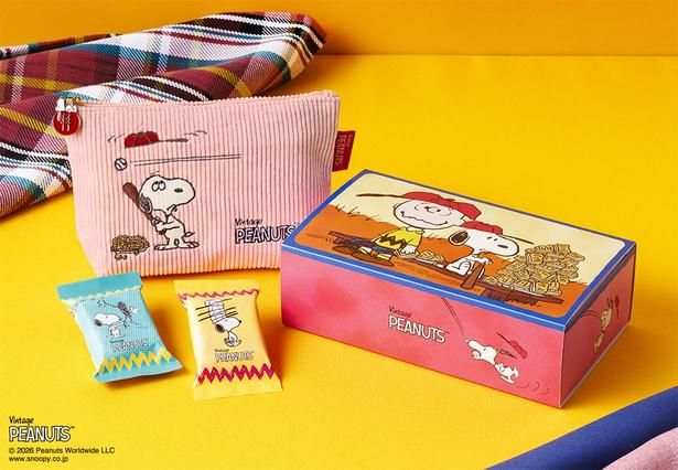 「スヌーピー シュガーバターの木 ポーチセット」(3150円)。コーデュロイポーチと12個入りボックスがセットに