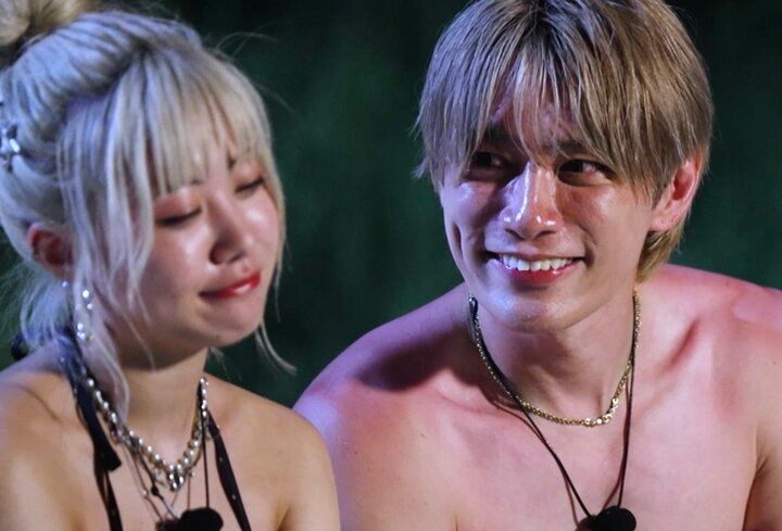 【写真・画像】26歳・清純派グラドル、小さすぎるビキニ姿で“チェキ会での大胆サービス”を再現「うわ！うわ！」母親が思わず苦笑い 1枚目