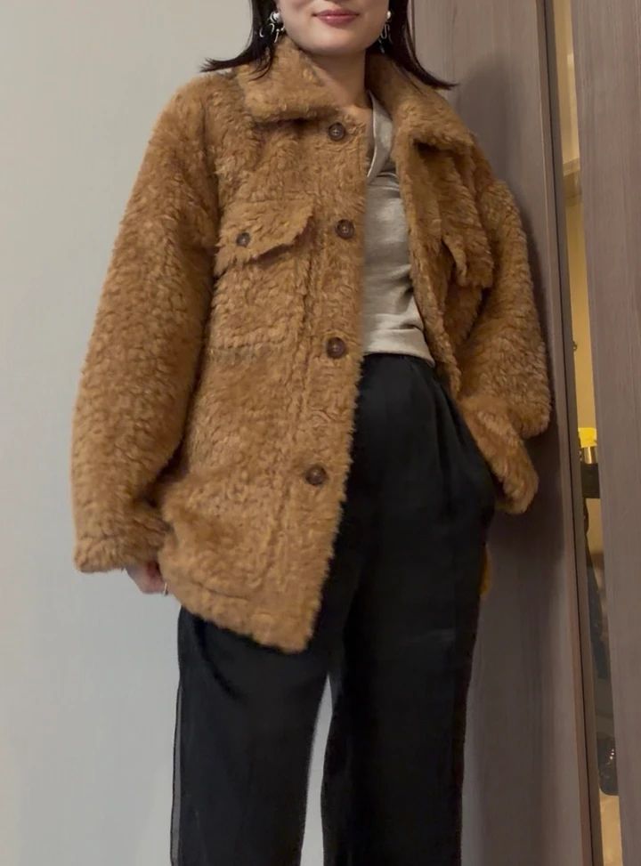168cm GU ボアCPOジャケット ブラウン 黒パンツに合わせた全身コーディネート