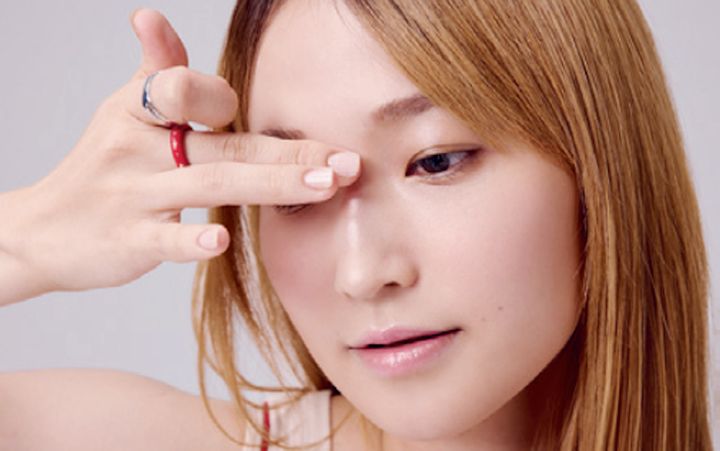 鞘師里保×小西桜子がトライ！ 骨格タイプ別“薄×盛”肌の作り方
