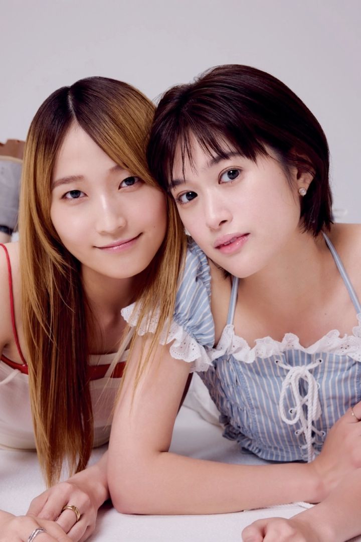鞘師里保×小西桜子がトライ！ 骨格タイプ別“薄×盛”肌の作り方