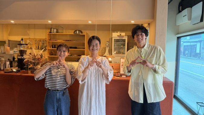 うきは市「カワセミデニッシュ」店主・久次さん、伊藤舞アナ、岡澤アキラ